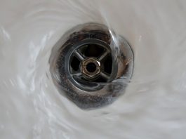 Piatto doccia semicircolare: misure, dettagli, aperture e vantaggi