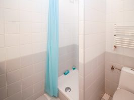 Piatti doccia ImportForMe: come scegliere il miglior materiale per il tuo bagno