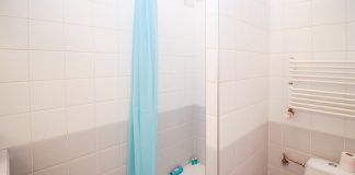 Piatti doccia ImportForMe: come scegliere il miglior materiale per il tuo bagno