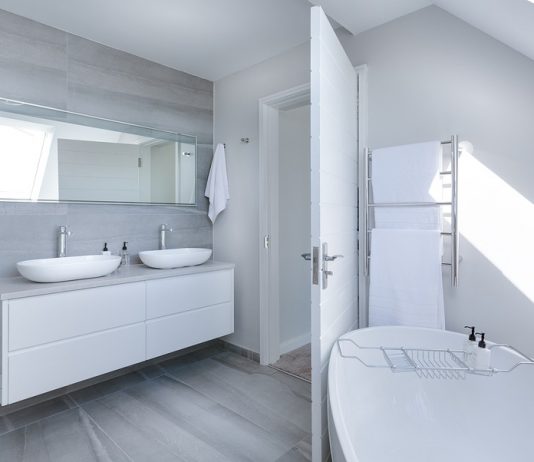 Top del bagno: come pulire bene il piano del lavabo