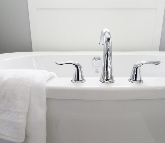 Kit acrilico per riparare sanitari e complementi in ceramica o materiale sintetico