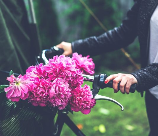 La bicicletta elettrica da donna più venduta: un’idea regalo perfetta