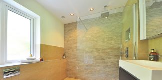 Piatti doccia filopavimento: cosa sono, quando si possono installare e materiali